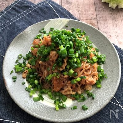 ネギたっぷりがおいしい!豚バラ肉と糸こんにゃく炒め