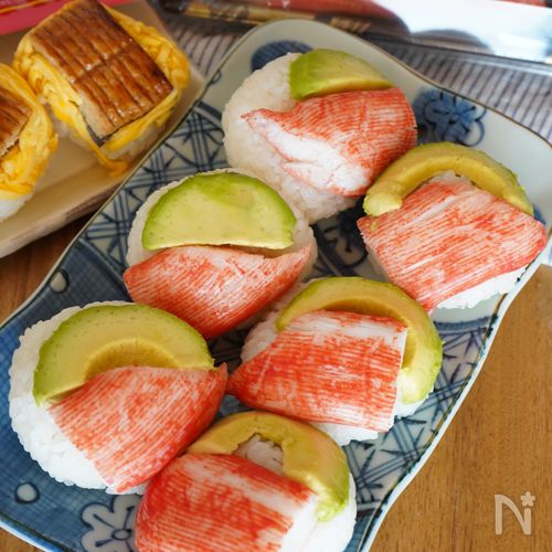 カニかまとアボカドで手まり寿司【相性抜群！】