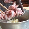重ねて蒸すだけ　塩肉じゃがの工程2