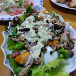 1402403の作ってみた!投稿(きのこと半熟卵の《デリ風♡シーザーサラダ》)
