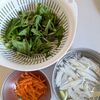 【ささみとたっぷり野菜の濃厚ごまだれ奴】即席練りごまで絶品！の工程2
