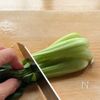 じゅわっと広がる、青梗菜の肉味噌のせの下準備