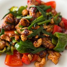鶏肉とカシューナッツのチリ・イン・オイル炒め