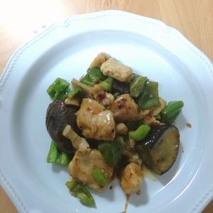 ゆいの作ってみた!投稿(トロ～リ甘酢あん♡鶏むね肉となすピーマンの甘酢炒め)