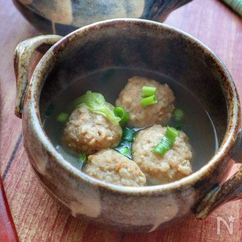 ほっこり優しい♡肉だんごと白菜のコンソメスープ