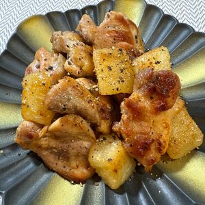 楽ラク手抜キッチン🐶🐾の作ってみた!投稿(ガッツリ食べよう！鶏もも肉と大根のガーリック炒め)