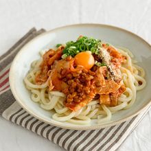 【最強の組み合わせ！豚キムチと納豆の冷やし混ぜうどん】