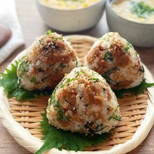 子供も大人も大好きな味！甘辛ツナマヨと大葉のおにぎり