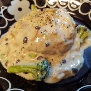 479676の作ってみた!投稿(うま味ジュワ〜♪クリームソース煮込みハンバーグ)