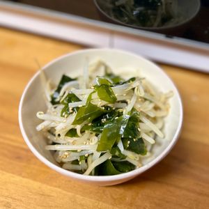 りりの作ってみた!投稿(レンジで完成‼︎『もやしとわかめの中華サラダ』１分簡単副菜♡)