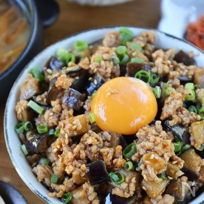 簡単旨い！【茄子と豚肉の甘辛ビビンバ丼】
