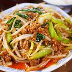 行列の定食屋さんの🍚うま辛🤩ごま担々もやし肉野菜炒め定食