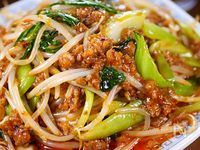 行列の定食屋さんの🍚うま辛🤩ごま担々もやし肉野菜炒め定食