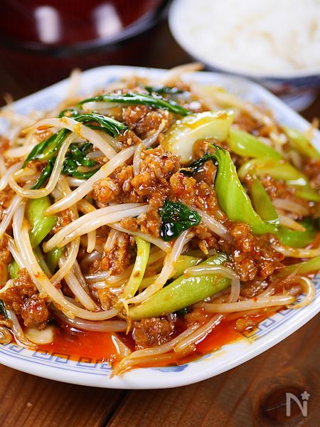 行列の定食屋さんの🍚うま辛🤩ごま担々もやし肉野菜炒め定食