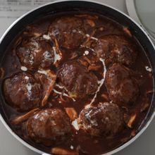 煮込みハンバーグ。