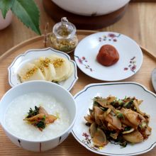 お粥がおいしくなる!春の七草のおかか炒め
