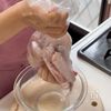 子どもの手が止まらない!《BBQチキン》の工程1
