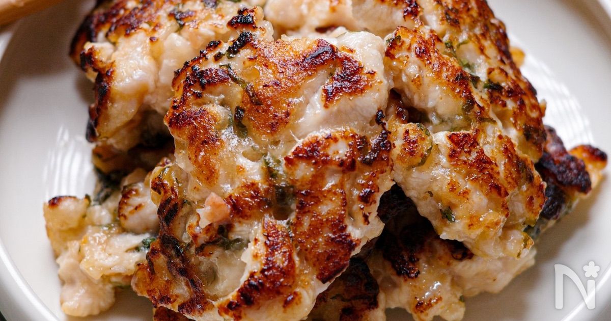 混ぜて焼くだけ！鶏むね梅しそコロコロ焼き