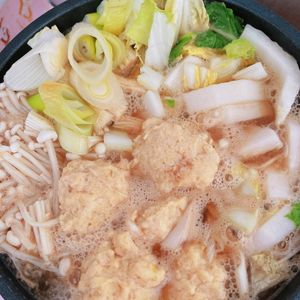 あーちゃん·͜· ♡の作ってみた!投稿(鶏団子たっぷりで食べ応え抜群♪ふわふわ鶏団子と白菜のお鍋)