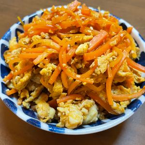 momoの作ってみた!投稿(ご飯のお供に♪モリモリ食べたい【人参ツナたま炒め】)