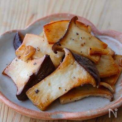 【簡単♪エリンギのガーリック炒め】食材1つ×スピード副菜