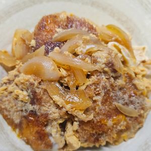 1065781の作ってみた!投稿(【絶品カツ丼】市販のとんかつで作る♪定番カツ丼レシピ！)