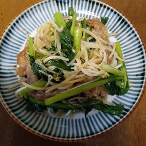 907307の作ってみた!投稿(【豚肉と小松菜ともやしのしょうが醤油炒め】ボリュームおかず!)
