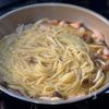 にんにく香るピリ辛【エビベーコンの和風ペペロンスープパスタ】の工程4