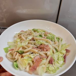 ケの作ってみた!投稿(冷蔵庫の定番でパパッと♪【ベーコンとレタスの焼きうどん】)