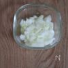 じゅわ〜っとコク旨♡ガリバタ醤油のオニオンソースチキンの工程1