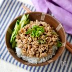【高野豆腐と椎茸、鶏ひき肉のそぼろ丼】植物油・砂糖不使用