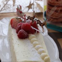 アーモンドフラワーを使ったクリスマスケーキ