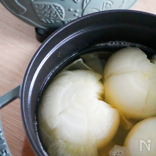 【火にかけて放置】丸ごと新玉ねぎのバター味噌ふろふき