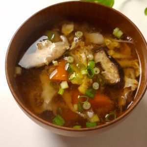 とのちゃまの作ってみた!投稿(【にんじんときのこと卵の味噌汁】とろとろ♡ほっこり)