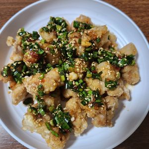 とももの作ってみた!投稿(ご飯がすすむ！鶏もも肉のニラだれ唐揚げ)