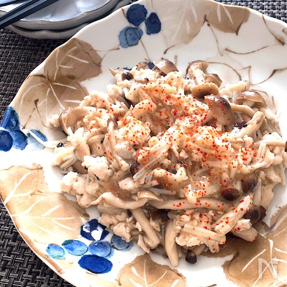 5分で完成❗️白だしだけで美味しいきのこと鶏挽肉のとろみ炒め