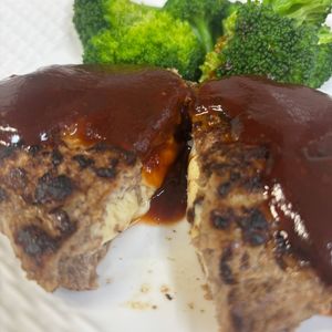 それぞれの作ってみた!投稿(【絶品チーズINハンバーグ】簡単デミソース♡肉汁が溢れ出る！)