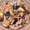 行列の中華屋さんの🍚豚バラなすの油淋鶏風の甘酢炒め🤩の工程5