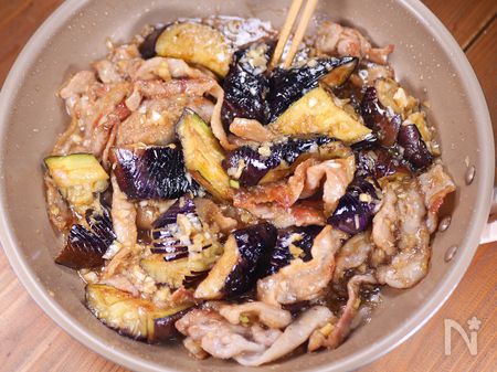 行列の中華屋さんの🍚豚バラなすの油淋鶏風の甘酢炒め🤩工程5