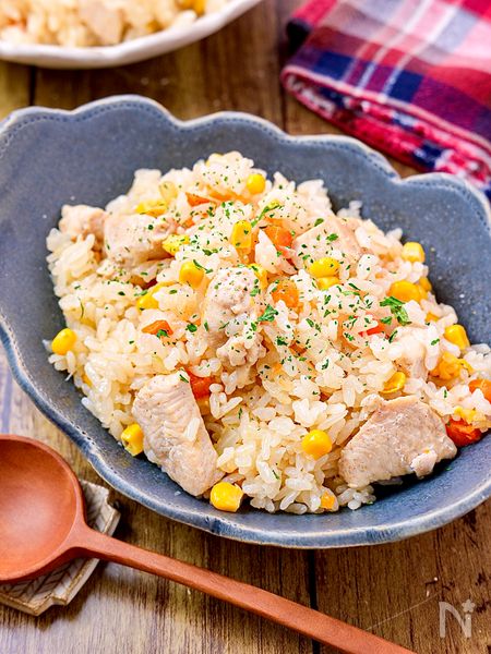 【炊き込みチキンピラフ】炊飯器で簡単！鶏むね肉でコスパ抜群！