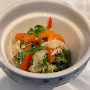 うめともの作ってみた!投稿(葉も無駄にしない♪セロリとパプリカのやみつき和え)