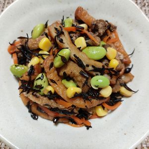 よっこの作ってみた!投稿(さつま揚とひじきの煮物【#作り置き #レンジ #水戻し不要】)