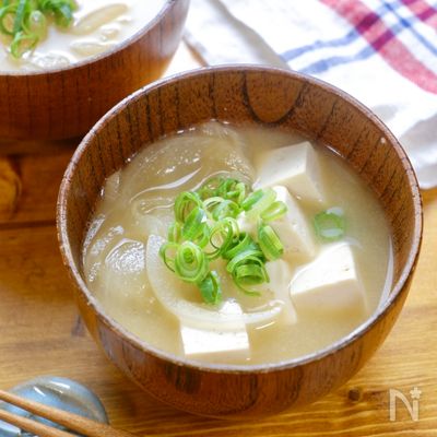 豆腐と玉ねぎのお味噌汁
