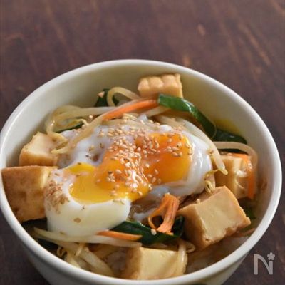 もやしと厚揚げのオイスターソース炒め丼