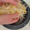 韓国ごはん【豆もやしとひき肉の炊き込みご飯】の工程2