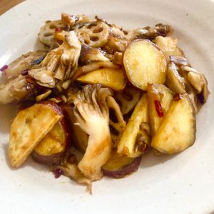 ゆかりの作ってみた!投稿(【さつまいも・れんこん・舞茸のデリ風お惣菜】冷めても美味しい)