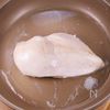 焼肉屋さんの🥩叩ききゅうりと鶏むね肉のサムジャン和え🥗✨の工程1