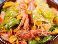 カニカマとレタスと卵のさっぱりヘルシーサラダ😋🥗