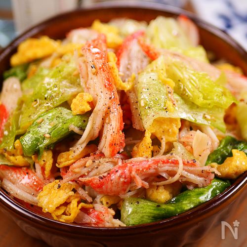カニカマとレタスと卵のさっぱりヘルシーサラダ😋🥗