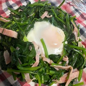 meguの作ってみた!投稿(楽々♪ほうれん草とベーコンの巣ごもり卵)